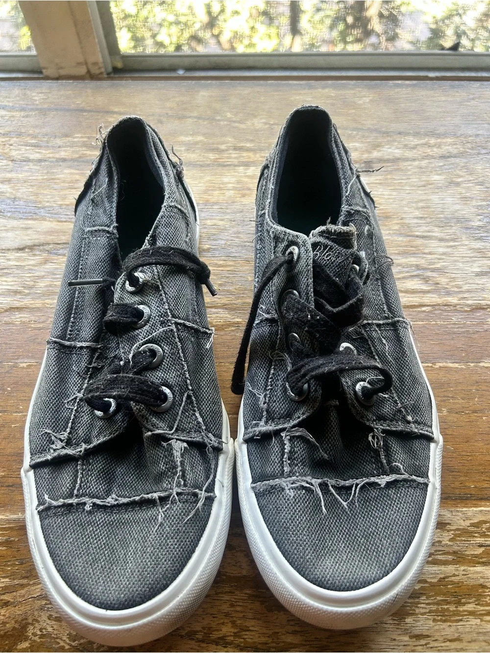 Women Blowfish Canvas 8.5